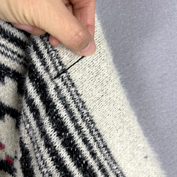 Anthropologie Akemi Kin Olivia Wrap Poncho Womens One Size Aztec Cozy Soft Boho - Picture 16 of 16